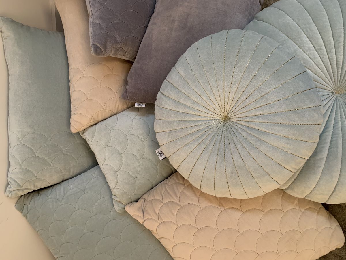 cushion velvet pale aqua fish skin pattern 50x30cm